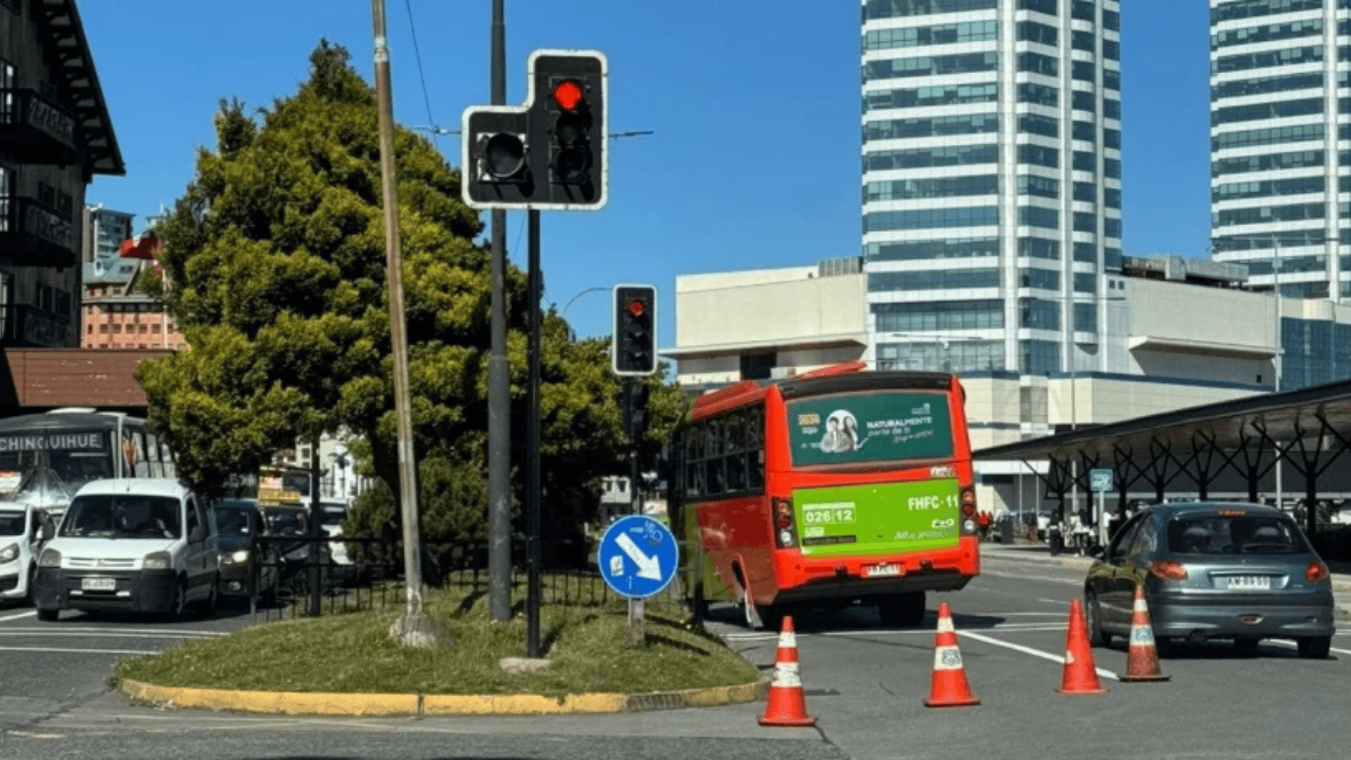 Niño de 10 años resulta atropellado por microbús en la costanera de Puerto Montt