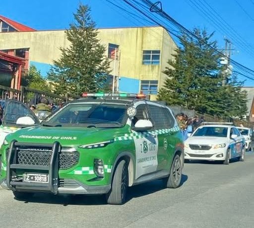 Detuvieron a ex alumno que ingresó a liceo con objeto contundente y amenazó a directora en Puerto Montt