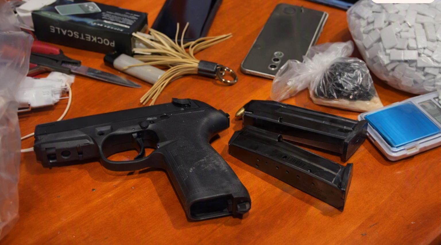 PDI detuvo a 5 ciudadanos extranjeros indagados por secuestro, porte de armas y drogas en Osorno en el marco de la operación refugio