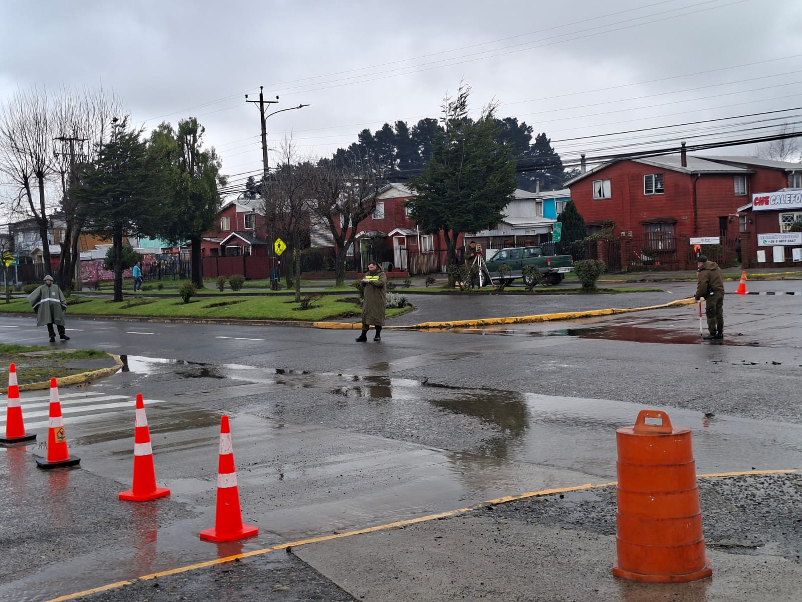 Carabineros entregaron detalles del accidente que involucró a funcionario en Alerce: Está hospitalizado grave y hay un detenido