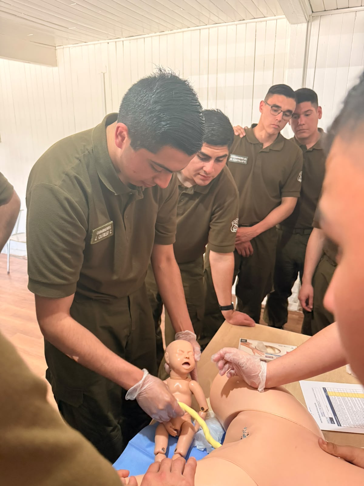 Carabineros se capacita en traer bebés al mundo
