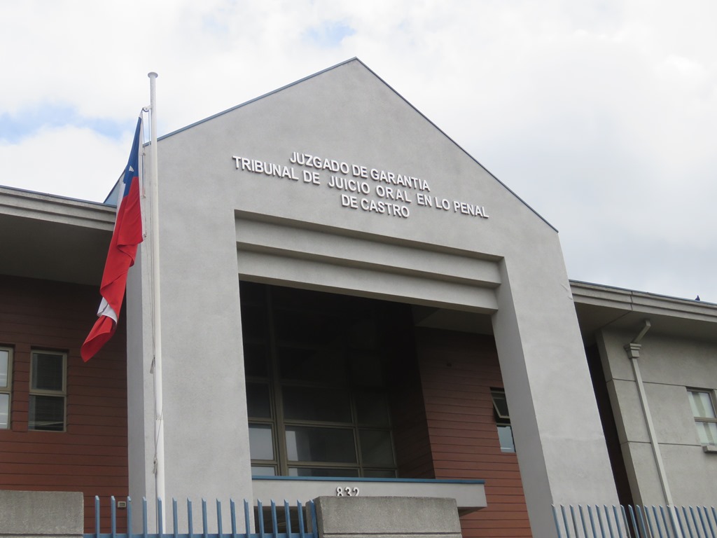 Condenan a 5 años de cárcel a conductor ebrio que causó la muerte de una mujer en Chonchi